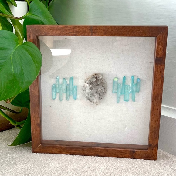 Beautiful quartz in a frame - Picture 5 of 5